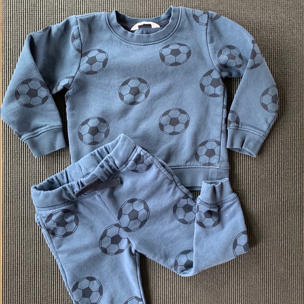 H&M set of soccer ⚽️ sweater and jogger size 3T